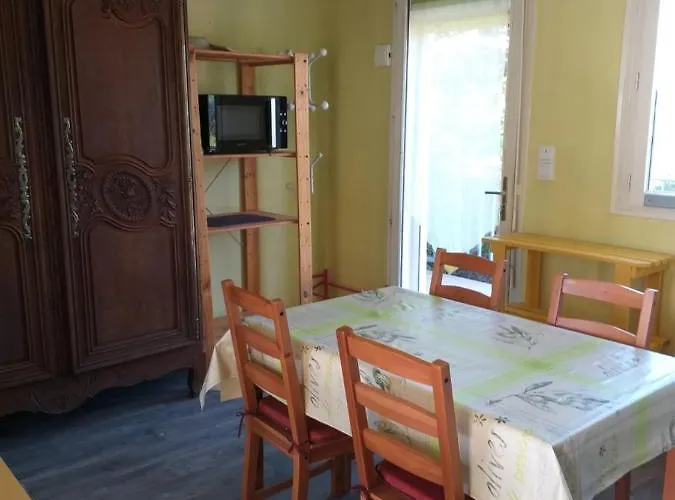 Calme De 35 M2, Parking Gratuit 아파트 Folligny